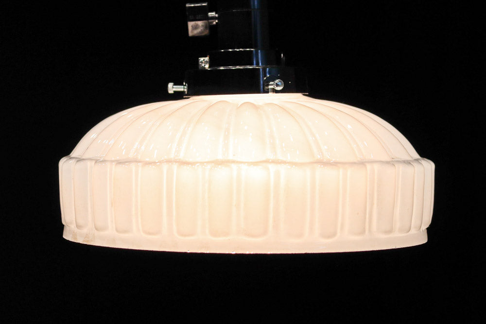 プレス模様でお洒落な雰囲気あるプレスガラス電笠　DC8150