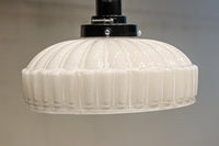 プレス模様でお洒落な雰囲気あるプレスガラス電笠　DC8150