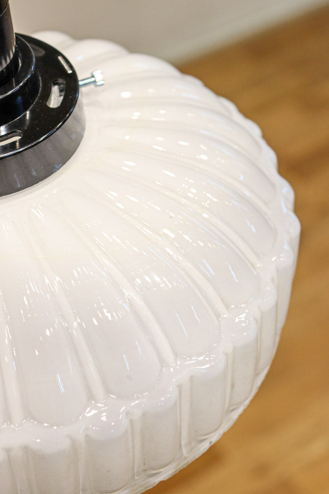 プレス模様でお洒落な雰囲気あるプレスガラス電笠　DC8150