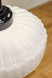 プレス模様でお洒落な雰囲気あるプレスガラス電笠　DC8150