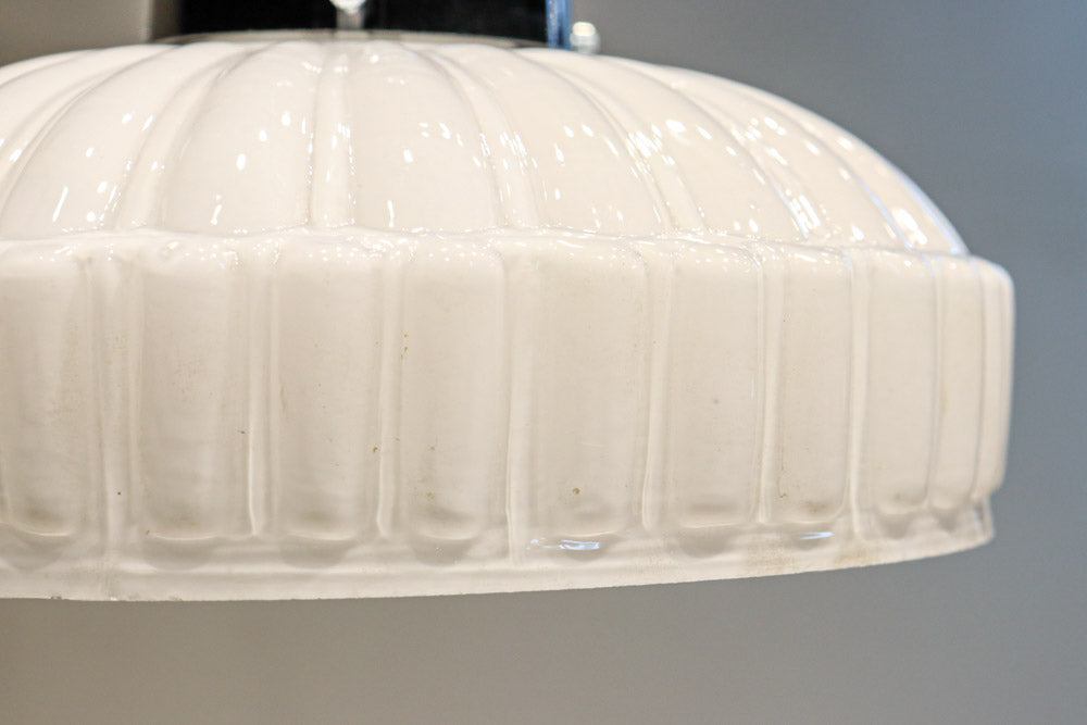 プレス模様でお洒落な雰囲気あるプレスガラス電笠　DC8150