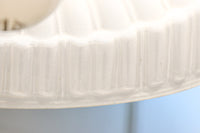 プレス模様でお洒落な雰囲気あるプレスガラス電笠　DC8150