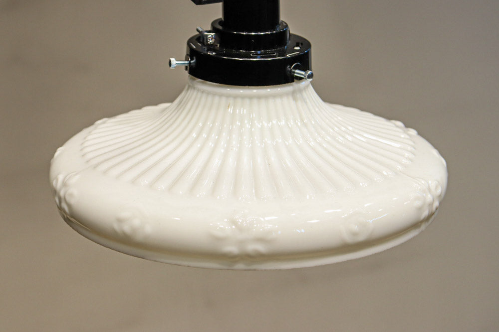 プレス模様が可愛らしい懐かし味のある電笠　DC8151