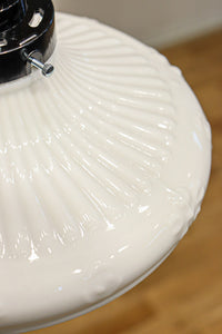 プレス模様が可愛らしい懐かし味のある電笠　DC8151