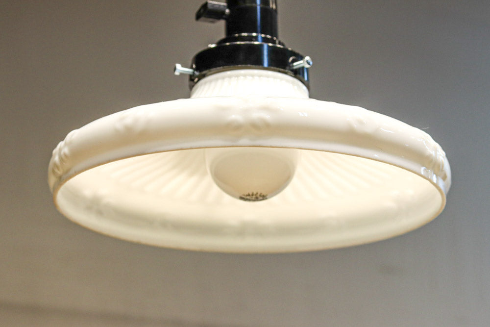 プレス模様が可愛らしい懐かし味のある電笠　DC8151