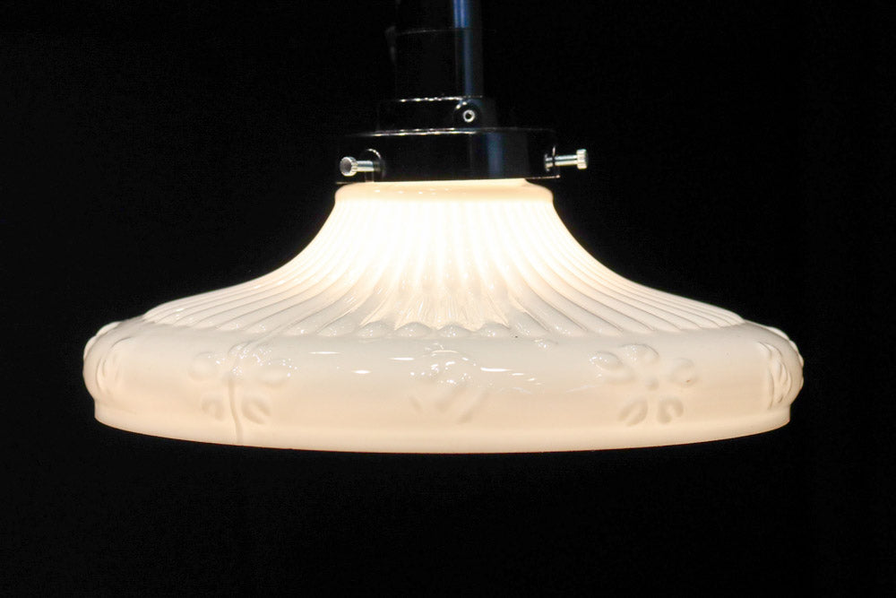 プレス模様が可愛らしい懐かし味のある電笠　DC8151