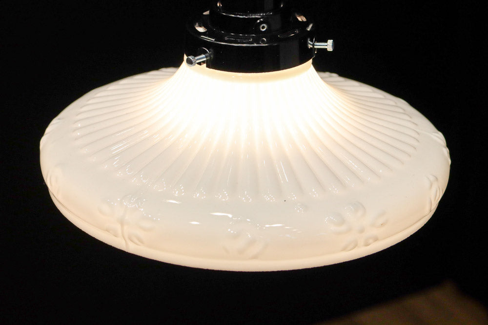 プレス模様が可愛らしい懐かし味のある電笠　DC8151