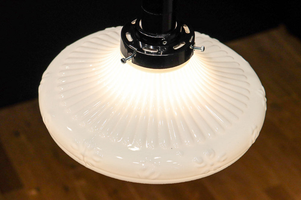 プレス模様が可愛らしい懐かし味のある電笠　DC8151