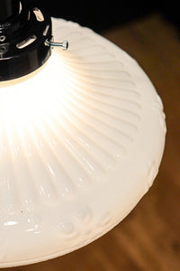 プレス模様が可愛らしい懐かし味のある電笠　DC8151