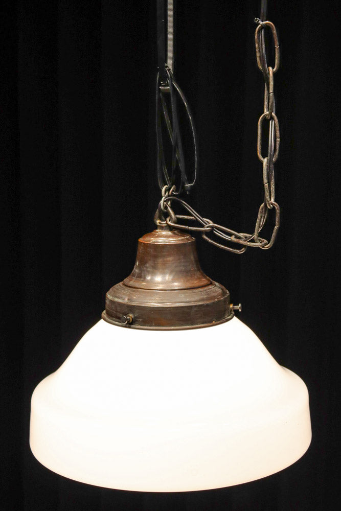 丸みを帯びたシンプルデザインが魅力な電笠　DC8155