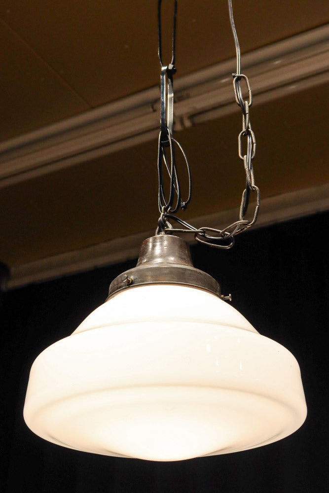 丸みを帯びたシンプルデザインが魅力な電笠　DC8155