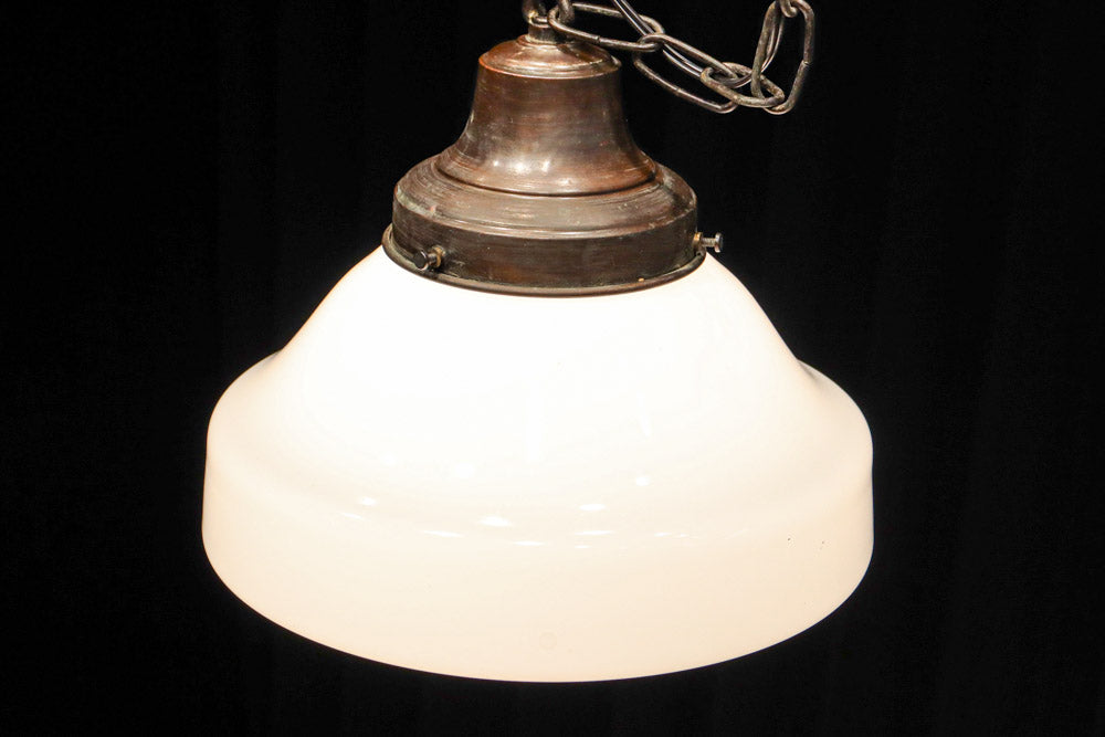 丸みを帯びたシンプルデザインが魅力な電笠　DC8155