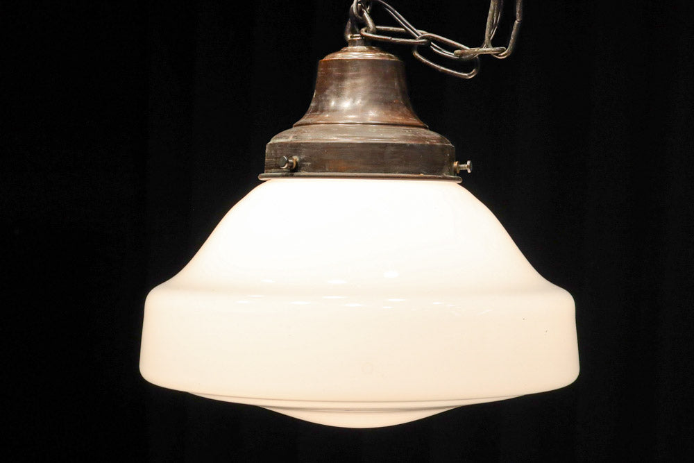 丸みを帯びたシンプルデザインが魅力な電笠　DC8155