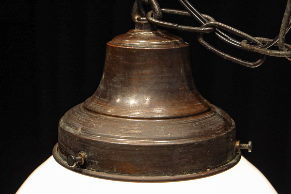 丸みを帯びたシンプルデザインが魅力な電笠　DC8155