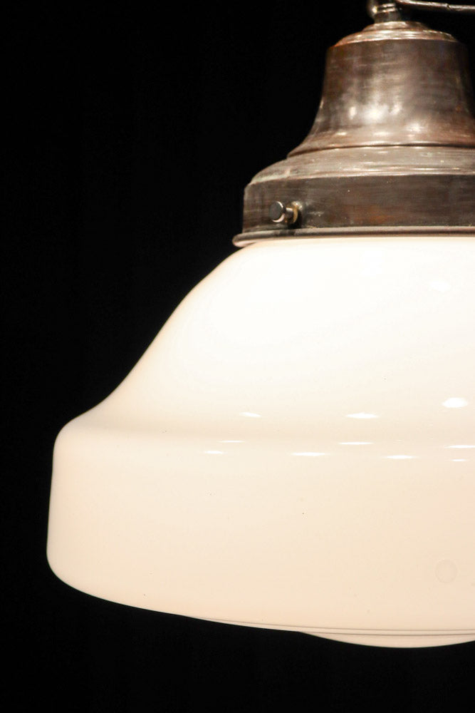 丸みを帯びたシンプルデザインが魅力な電笠　DC8155