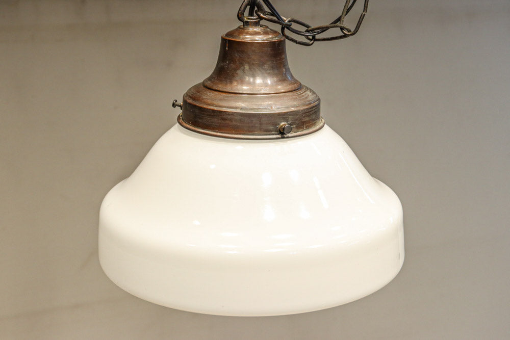 丸みを帯びたシンプルデザインが魅力な電笠　DC8155