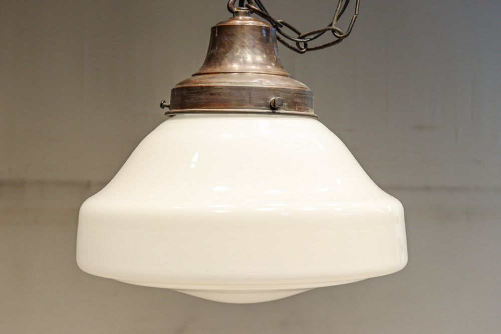 丸みを帯びたシンプルデザインが魅力な電笠　DC8155