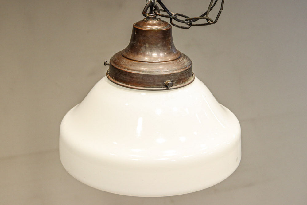 丸みを帯びたシンプルデザインが魅力な電笠　DC8155