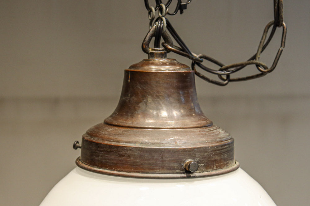 丸みを帯びたシンプルデザインが魅力な電笠　DC8155