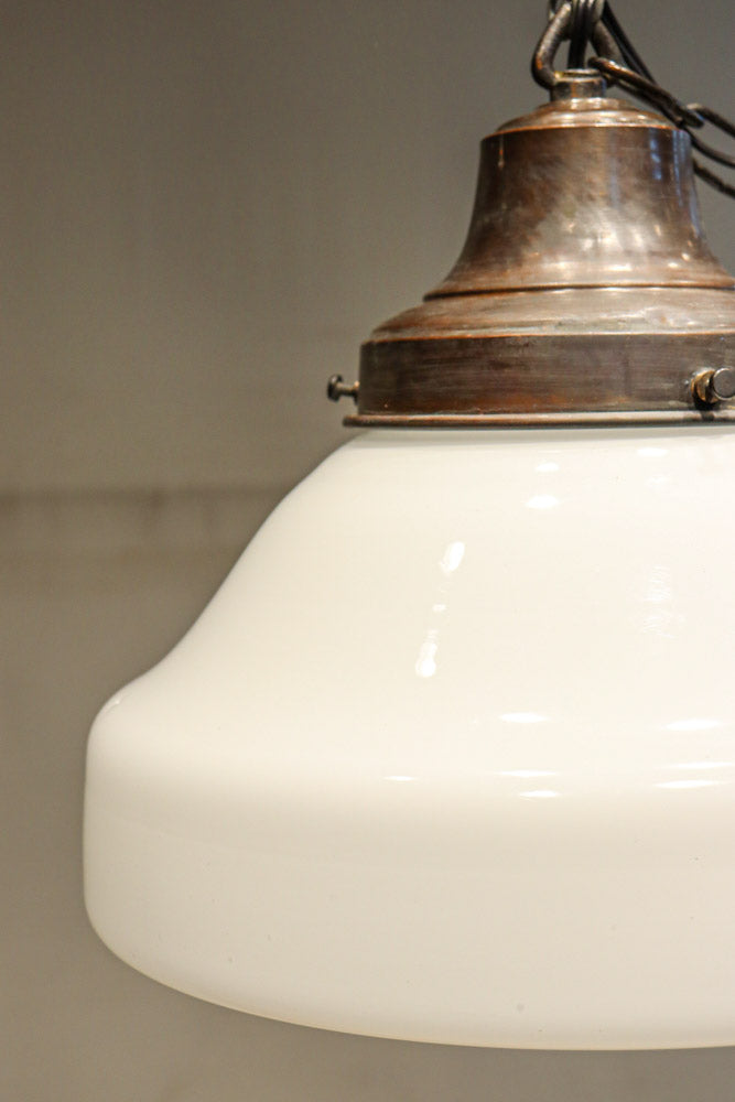 丸みを帯びたシンプルデザインが魅力な電笠　DC8155