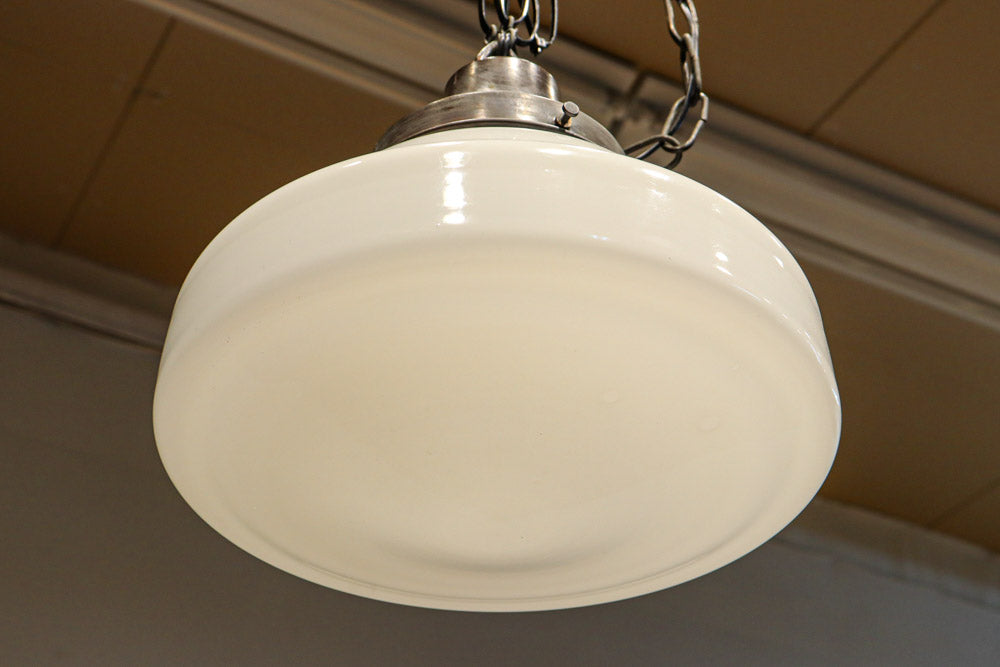 丸みを帯びたシンプルデザインが魅力な電笠　DC8155