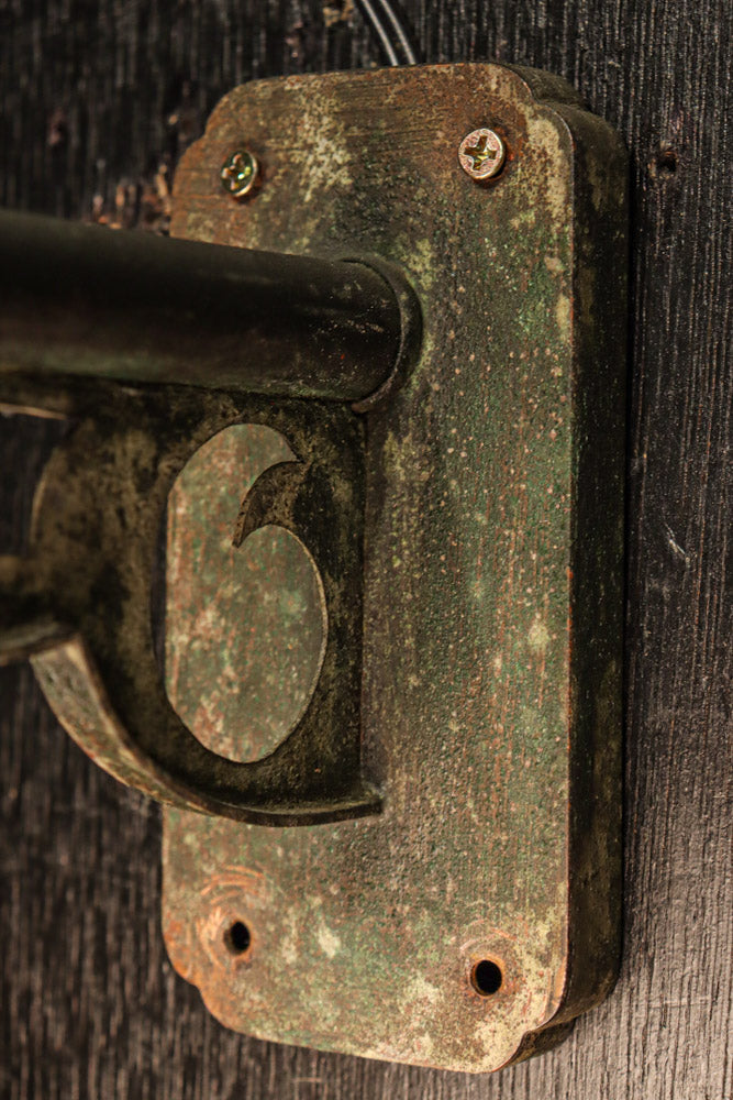 乳白色でシンプルさが際立つ球型ブラケット　DC8156