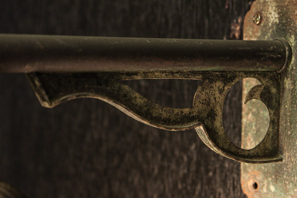 乳白色でシンプルさが際立つ球型ブラケット　DC8156