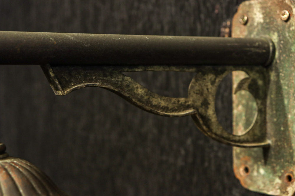 乳白色でシンプルさが際立つ球型ブラケット　DC8156