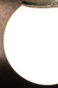 丸いシルエットの笠から優しい明りが漏れるブラケット　DC8157