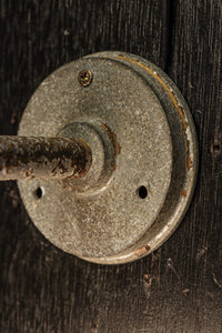 丸いシルエットの笠から優しい明りが漏れるブラケット　DC8157