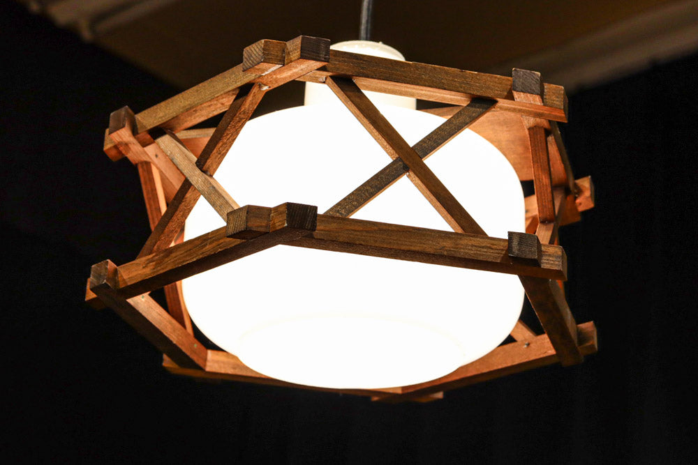 六角形の木枠が和モダンに飾る電笠　DC8159