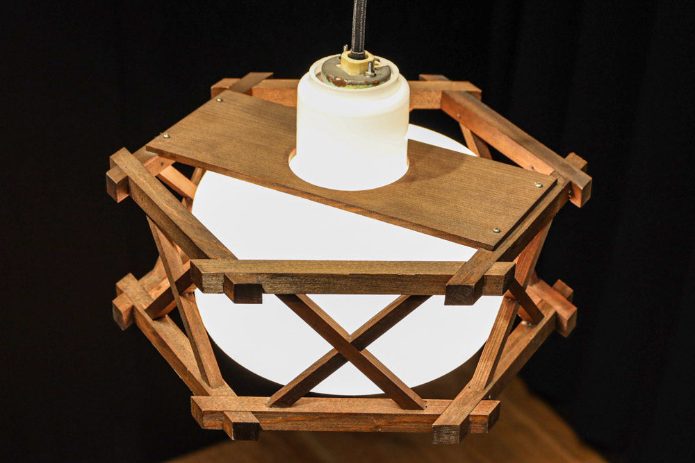 六角形の木枠が和モダンに飾る電笠　DC8159