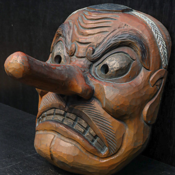 大型!! 珍品!! 気迫溢れる表情の風格ある木彫の大きな天狗面