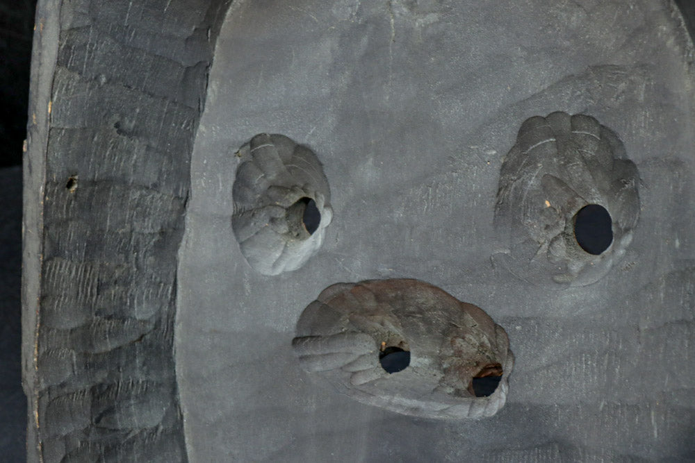 大型!! 珍品!! 気迫溢れる表情の風格ある木彫の大きな天狗面　DC8160