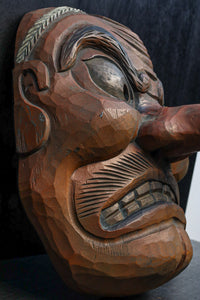 大型!! 珍品!! 気迫溢れる表情の風格ある木彫の大きな天狗面　DC8160