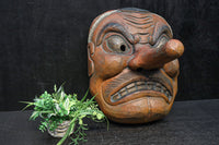 大型!! 珍品!! 気迫溢れる表情の風格ある木彫の大きな天狗面　DC8160