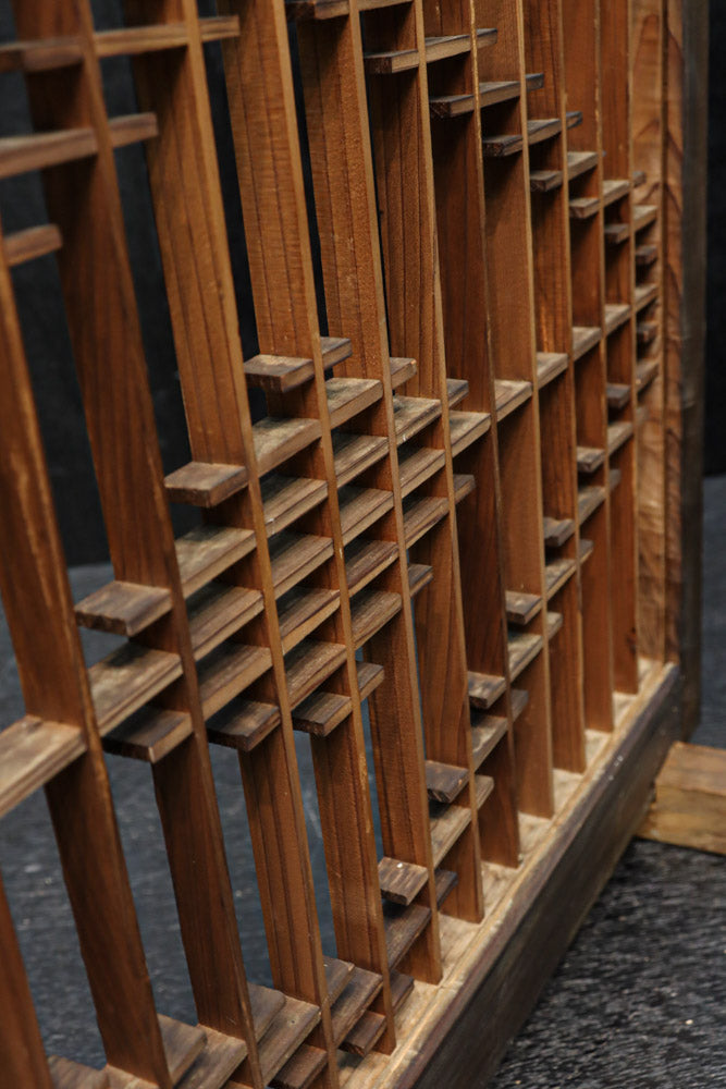 小サイズ!! 菱の縦霞模様が浮かぶ欄間の小型衝立　DC8162