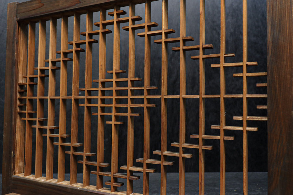 小サイズ!! 菱の縦霞模様が浮かぶ欄間の小型衝立　DC8162