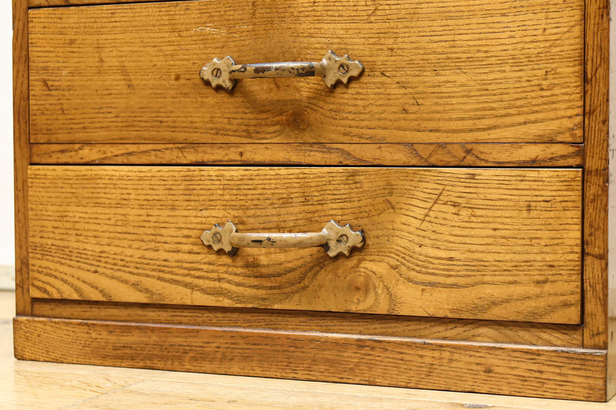 書類整理に使い勝手の良い小引き出し　DC8178