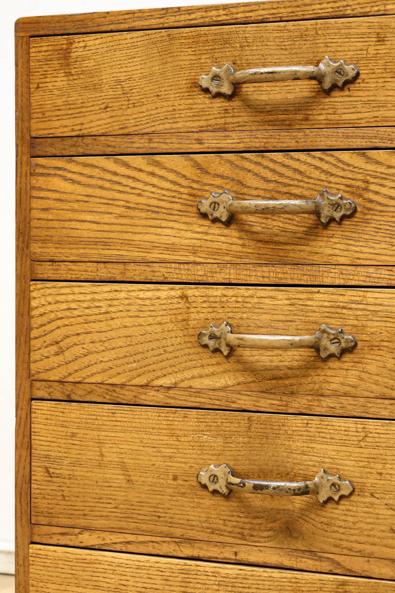 書類整理に使い勝手の良い小引き出し　DC8178