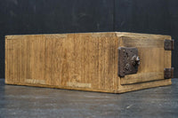 素朴な面持ちある開き戸付き変わり小箪笥　DC8179