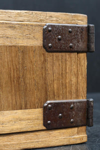 素朴な面持ちある開き戸付き変わり小箪笥　DC8179