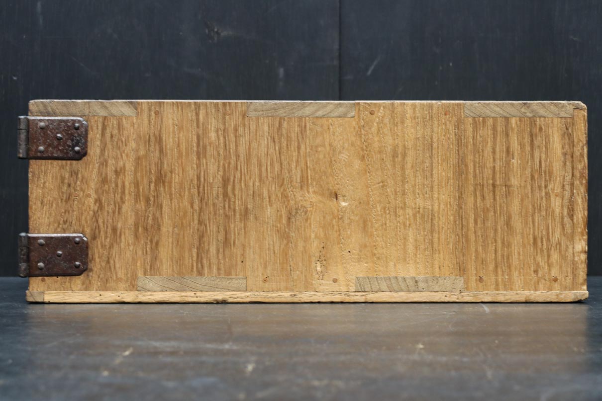 素朴な面持ちある開き戸付き変わり小箪笥　DC8179