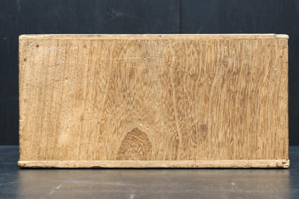 素朴な面持ちある開き戸付き変わり小箪笥　DC8179