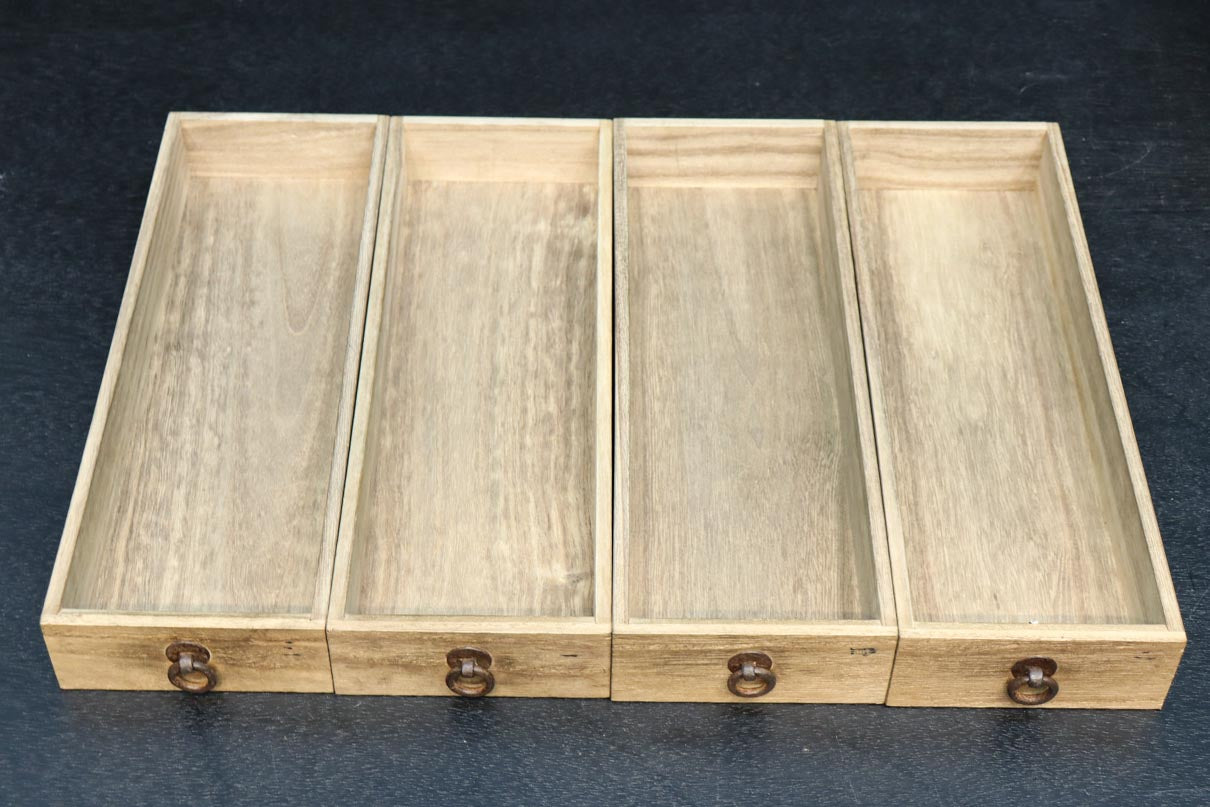 素朴な面持ちある開き戸付き変わり小箪笥　DC8179