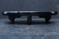 小サイズ!! 三本脚で趣きある縞黒檀の丸型置台　DC8182