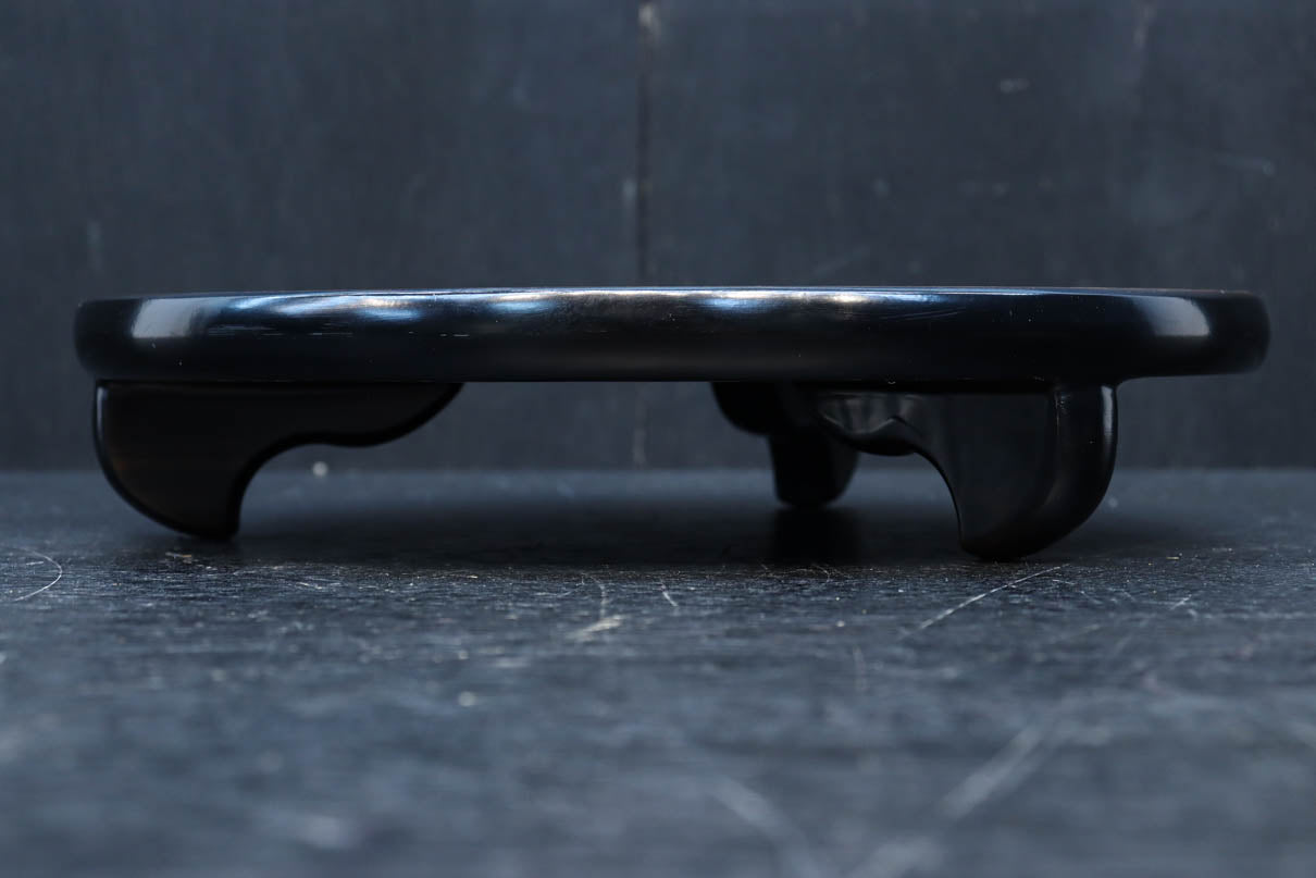 小サイズ!! 三本脚で趣きある縞黒檀の丸型置台　DC8182