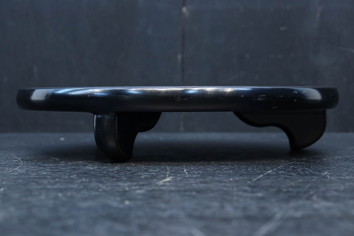 小サイズ!! 三本脚で趣きある縞黒檀の丸型置台　DC8182