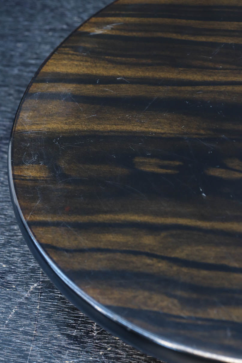 小サイズ!! 三本脚で趣きある縞黒檀の丸型置台　DC8182