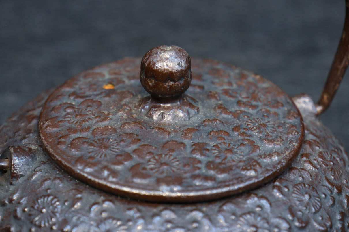 時代 兼著 底款 古銅 花瓶 青海波文様 双耳 高さ30㎝ 重量 約1140ｇ 時代 兼著 底款 古銅 花瓶 青海波文様 双耳 高さ30㎝